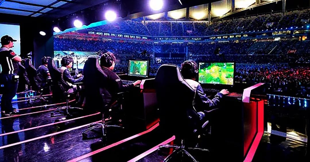 将在比赛中 将在比赛中