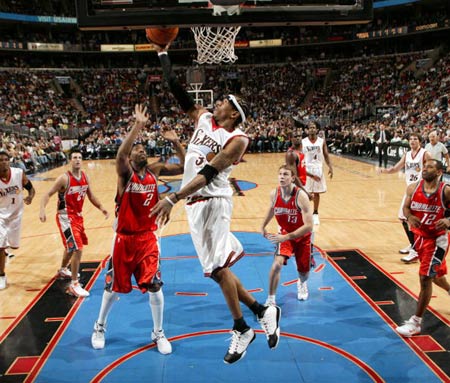 他在一次访 他在一次访