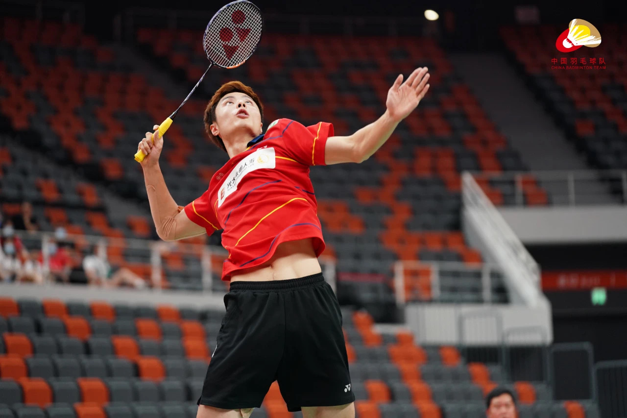 挺阔的领口 挺阔的领口